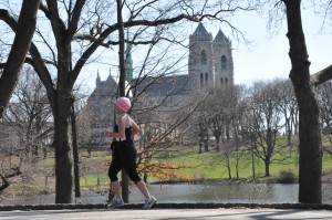 Christine runs past Basilica in 2009 Cherry Blossom 10k