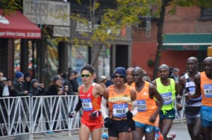 Elite Men' s pack near mile 17, Meb leading