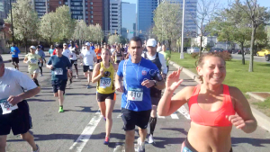 start of Newport10k , Alicia waves and smiles